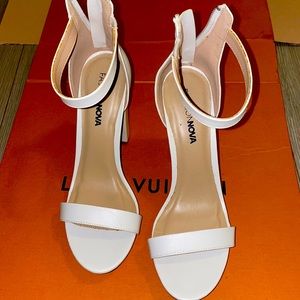 Open toe thick heels😍